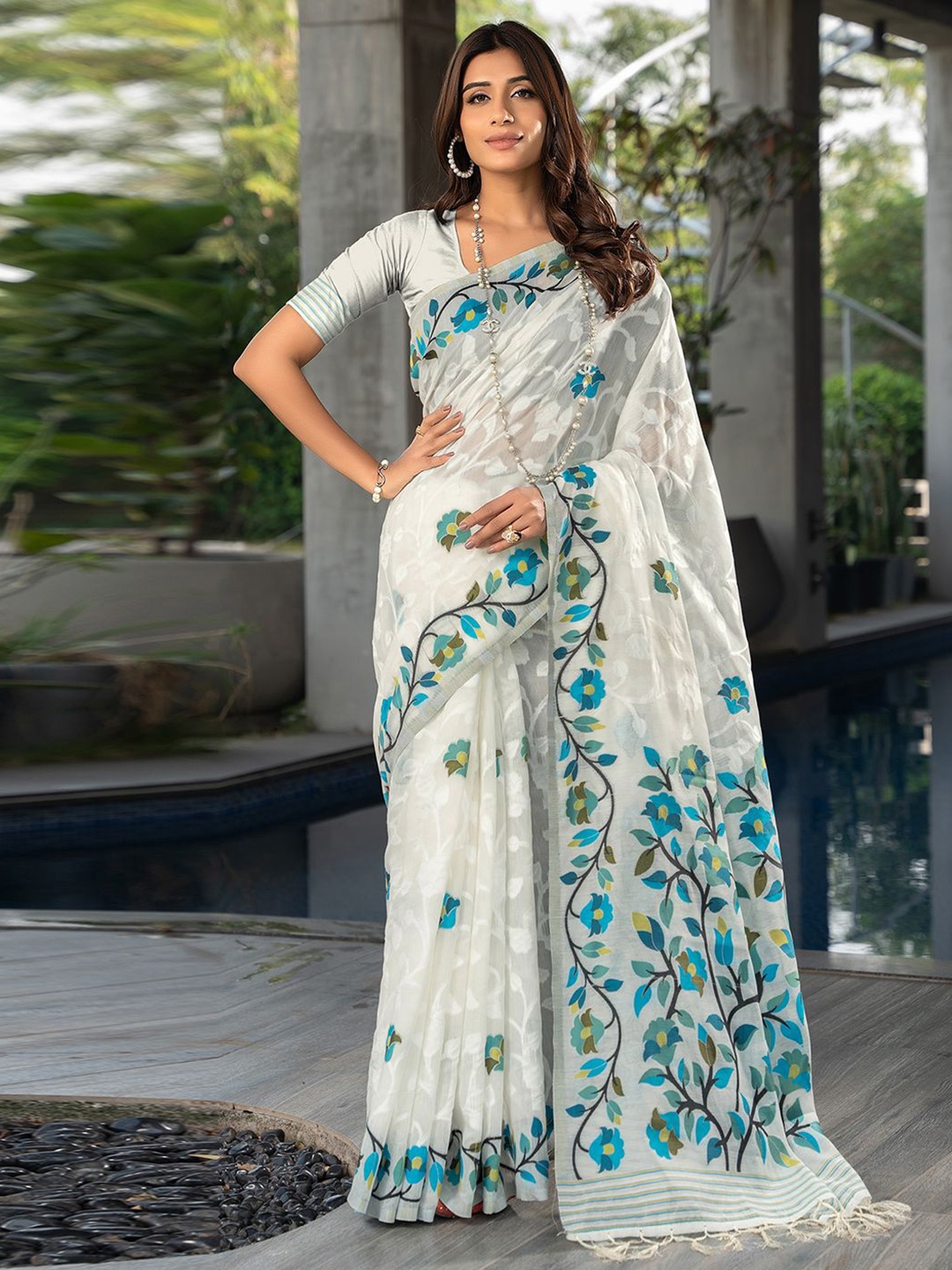 

DIVASTRI Woven Design Pure Cotton Saree, White