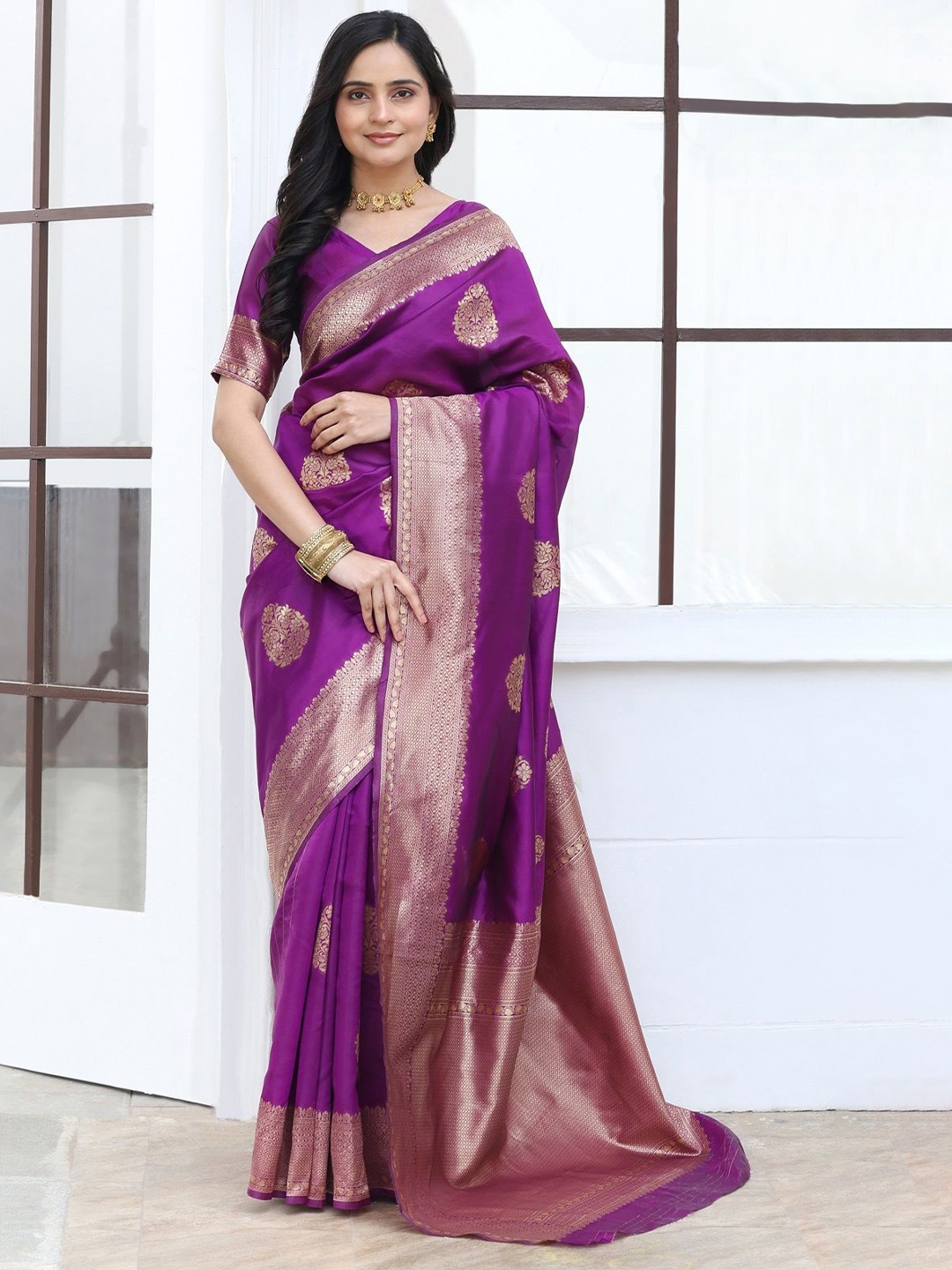 

Sarvada Woven Design Zari Silk Blend Banarasi Saree, Purple