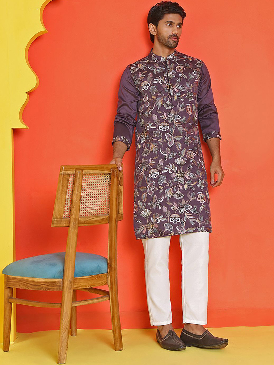 

Jompers Men Floral Embroidered Regular Thread Work Kurta with Pyjamas, Purple