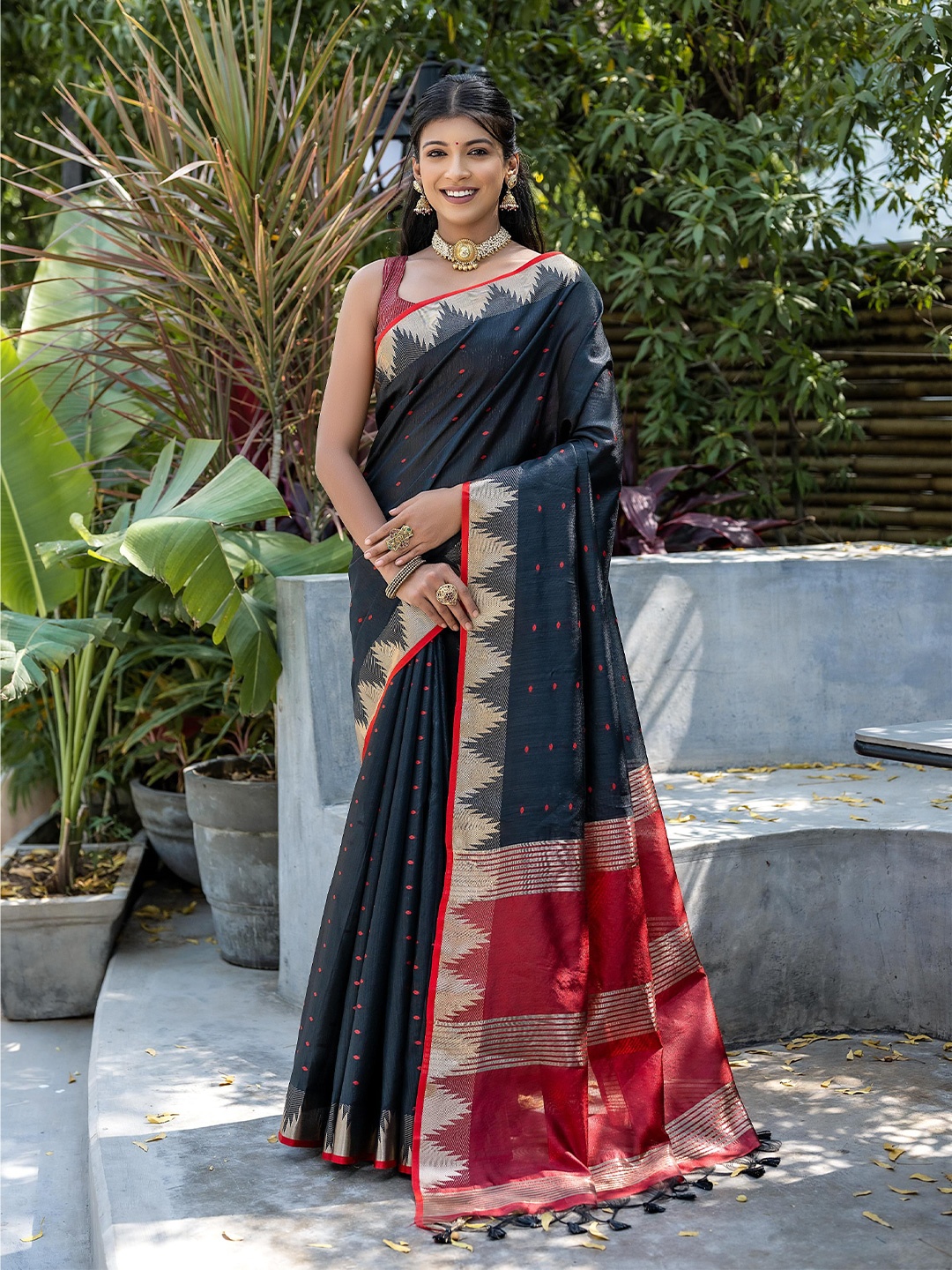 

Ekta Textiles Woven Design Zari Pure Silk Banarasi Saree, Black