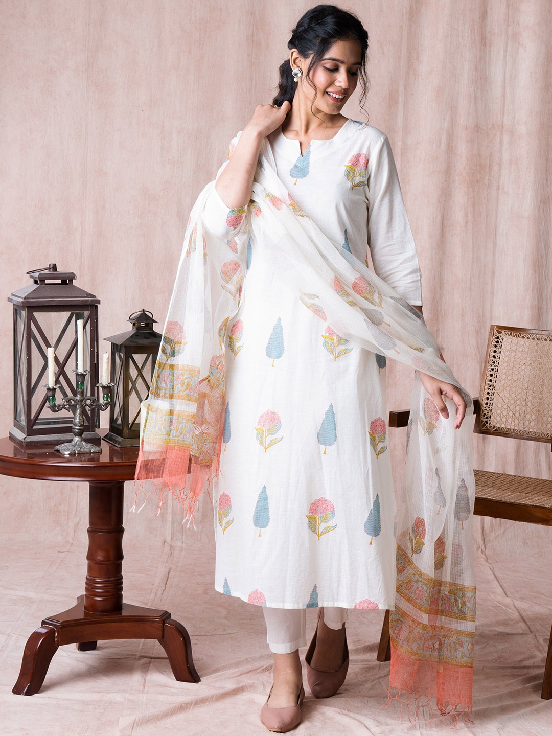 

SHILPI HANDICRAFTS Women Ethnic Motifs Printed Regular Pure Cotton Kurta with Palazzos & With Dupatta, White