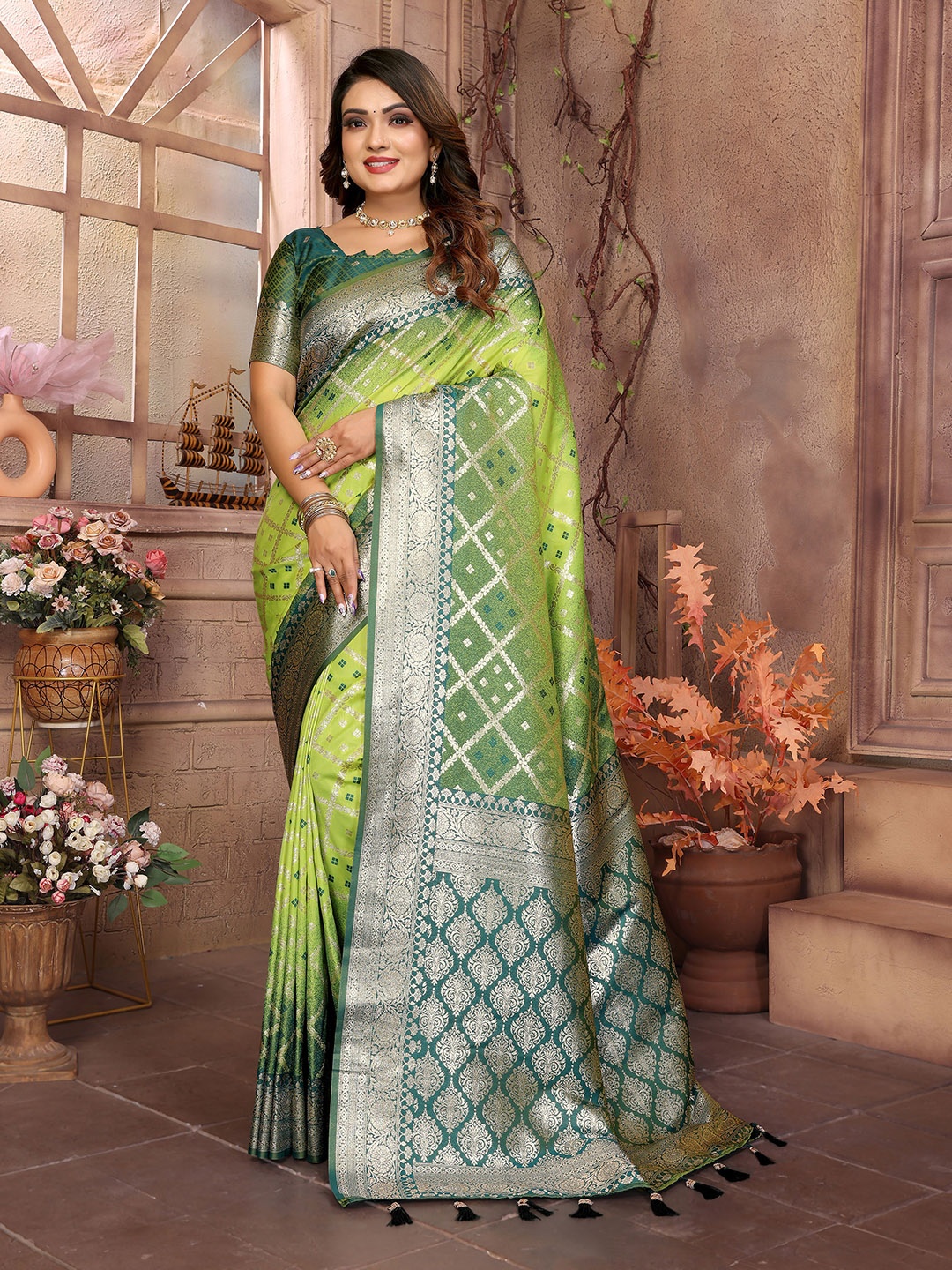 

Vintro Woven Design Zari Silk Blend Saree, Green