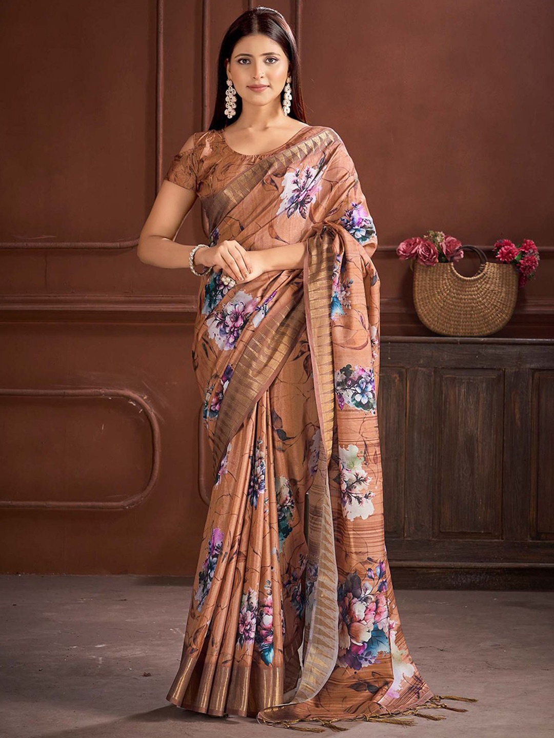 

Saree mall Floral Zari Silk Blend Sungudi Sarees, Brown