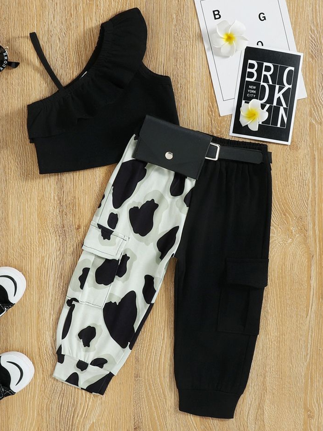 

LULU & SKY Girls Top with Trousers, Black
