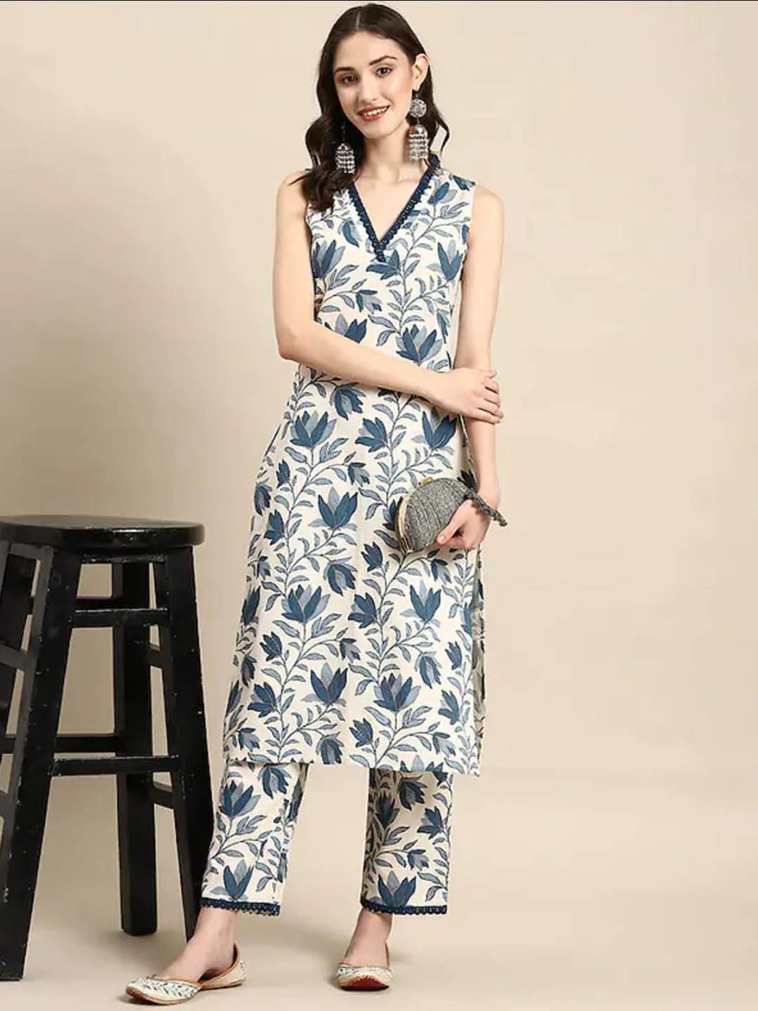 

Aasira Women Floral Printed Regular Kurta with Trousers, Blue