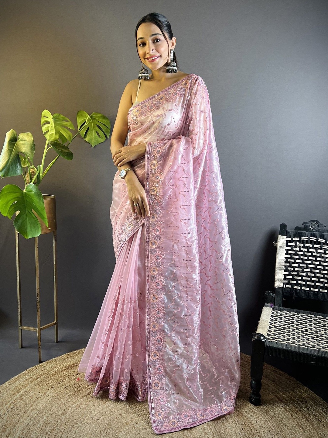 

Panzora Floral Embroidered Net Saree, Pink
