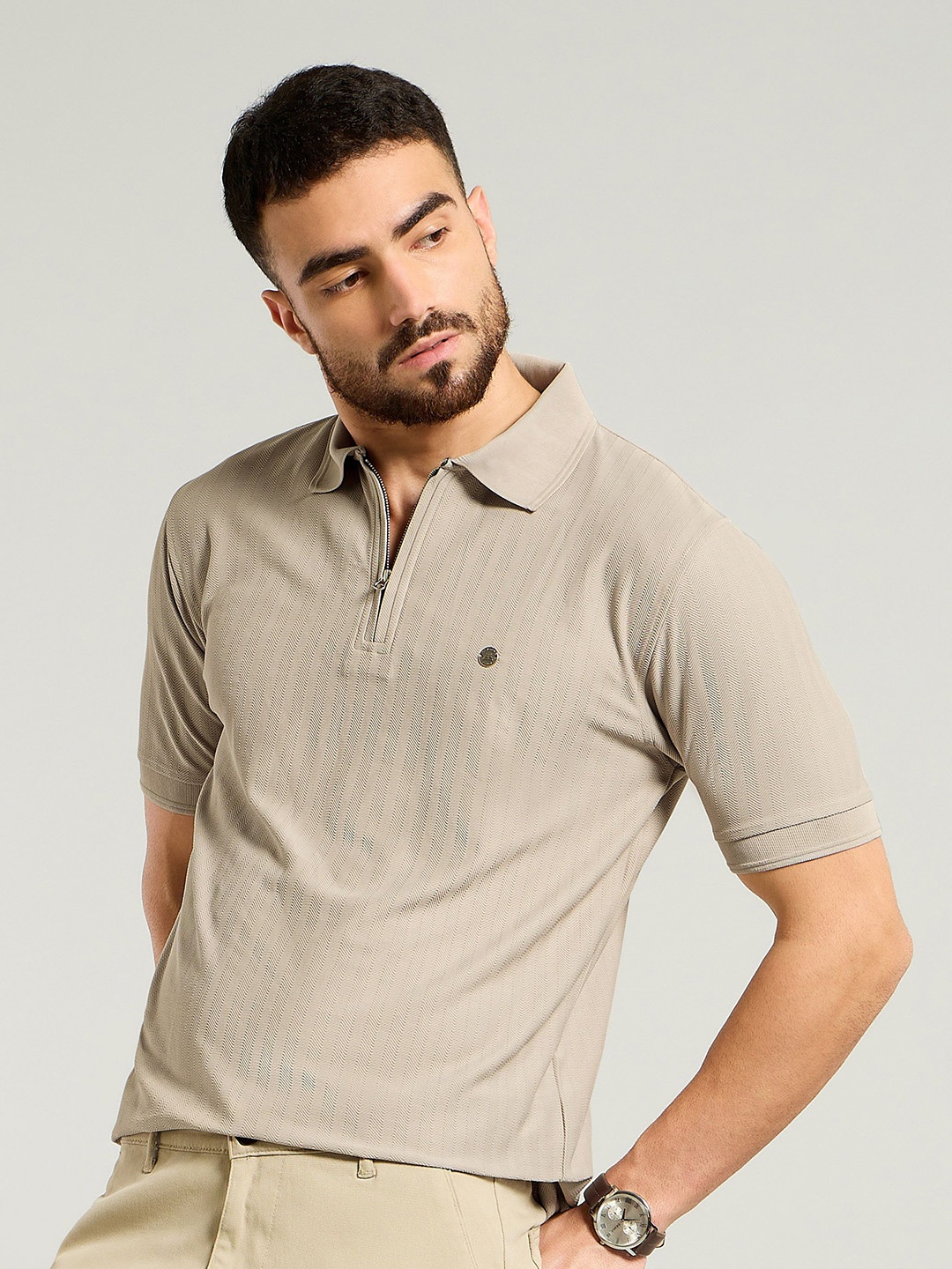 

Beyoung Men Pockets T-shirt, Beige