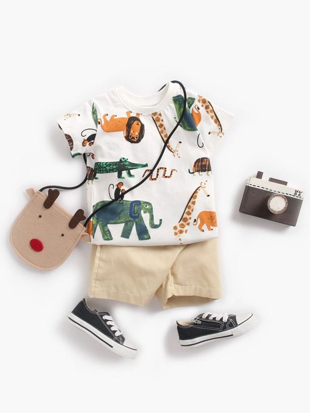 

LULU & SKY Boys Printed T-shirt with Shorts, White