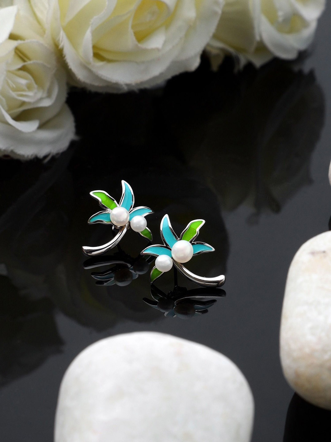 

DIAVO Contemporary Studs Earrings, Silver