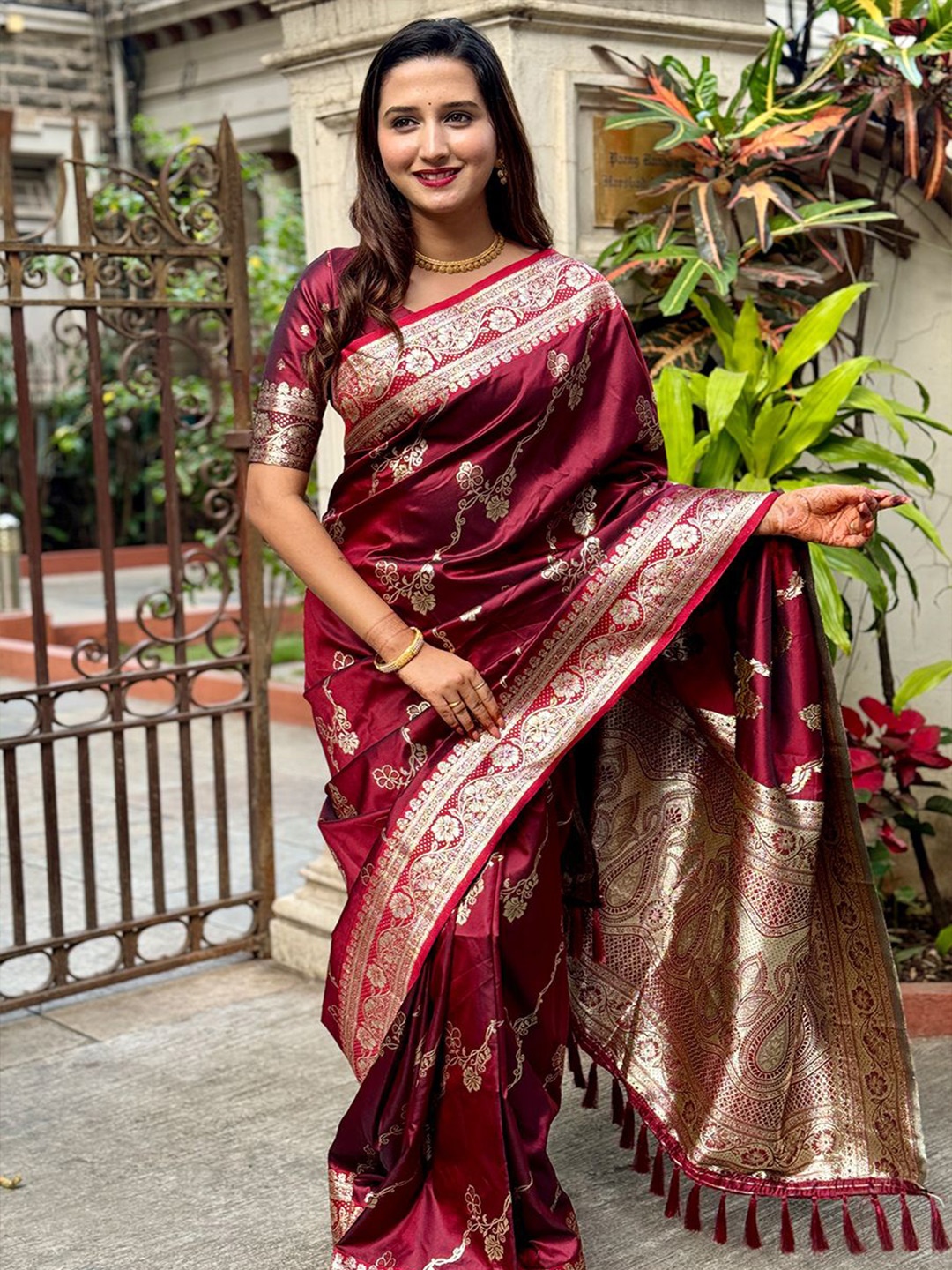 

all about you Woven Design Zari Silk Blend Banarasi Saree, Maroon