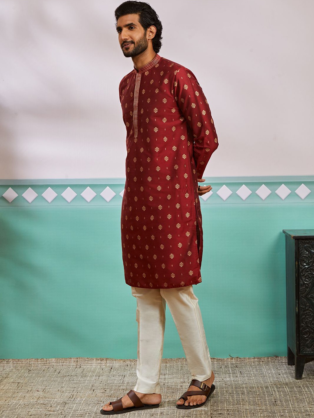

VASTRAMAY Men Ethnic Motifs Printed Regular Kurta with Trousers, Maroon