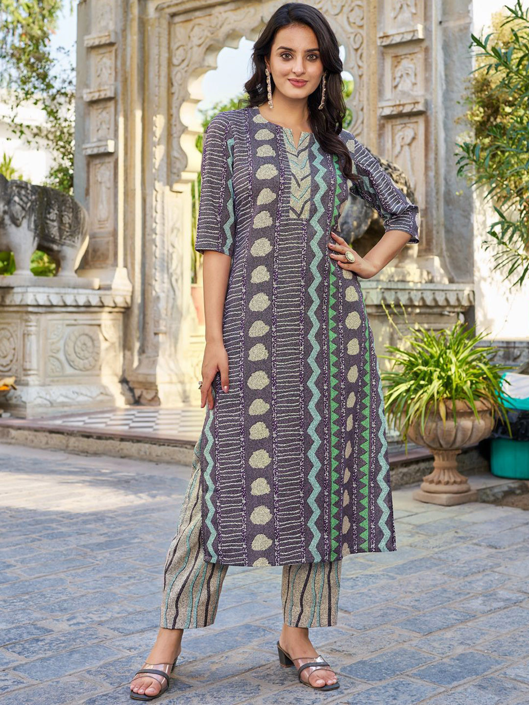 

Moda Rapido Women Ethnic Motifs Printed Regular Kurta with Trousers, Grey