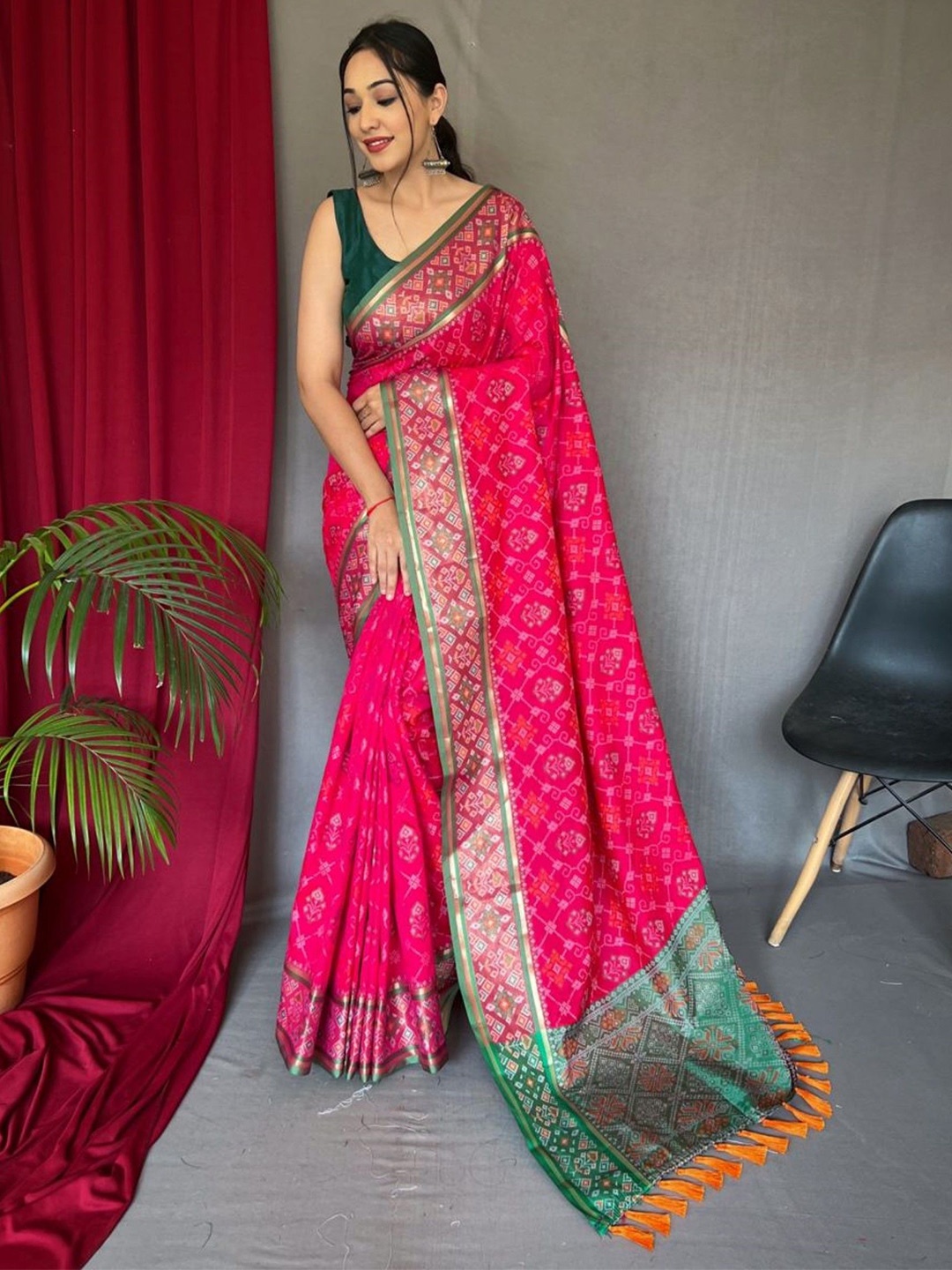 

Rangtulika Ethnics Woven Design Zari Pure Silk Saree, Pink