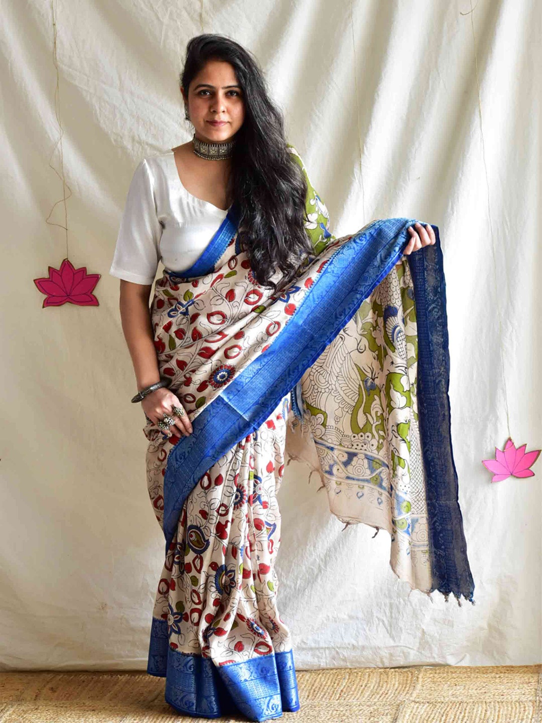 

Sundarii Floral Silk Blend Saree, Off white