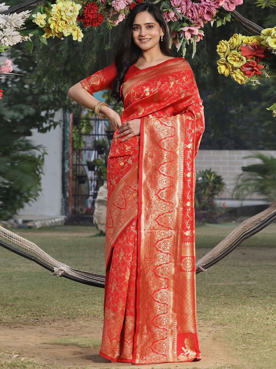 

Nimidiya Woven Design Zari Silk Blend Kanjeevaram Saree, Red