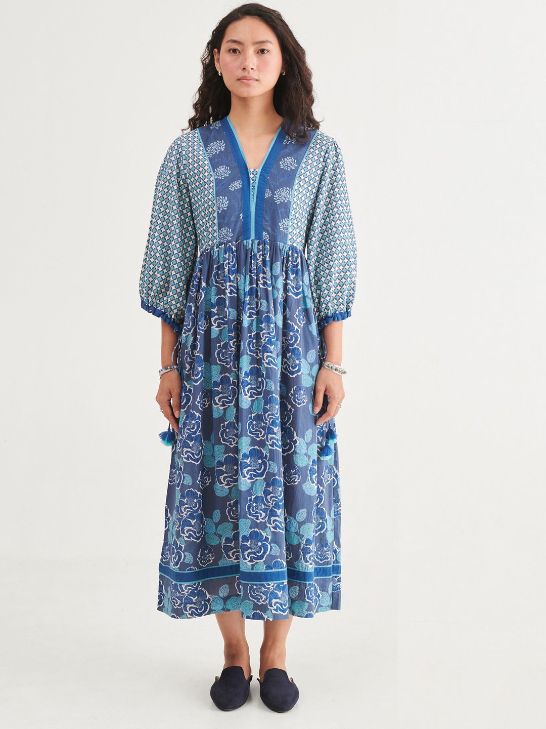 

Zenava by Myntra Floral Print Puff Sleeve Fit & Flare Maxi Dress, Blue