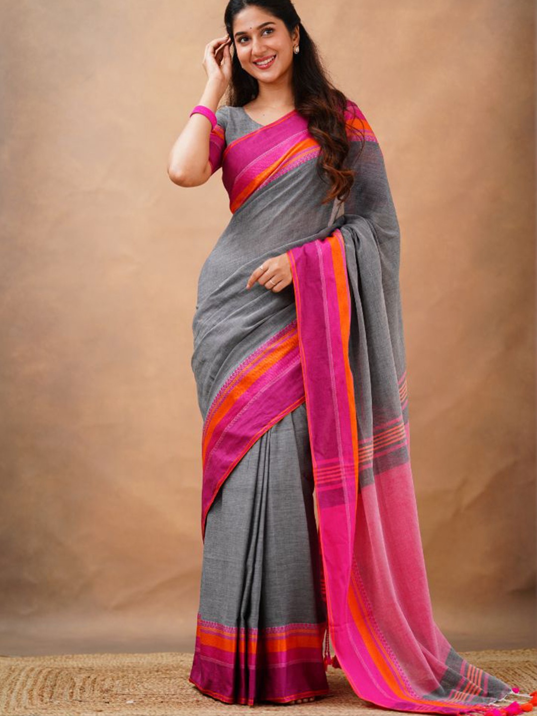 

Sutisancha Saree, Grey