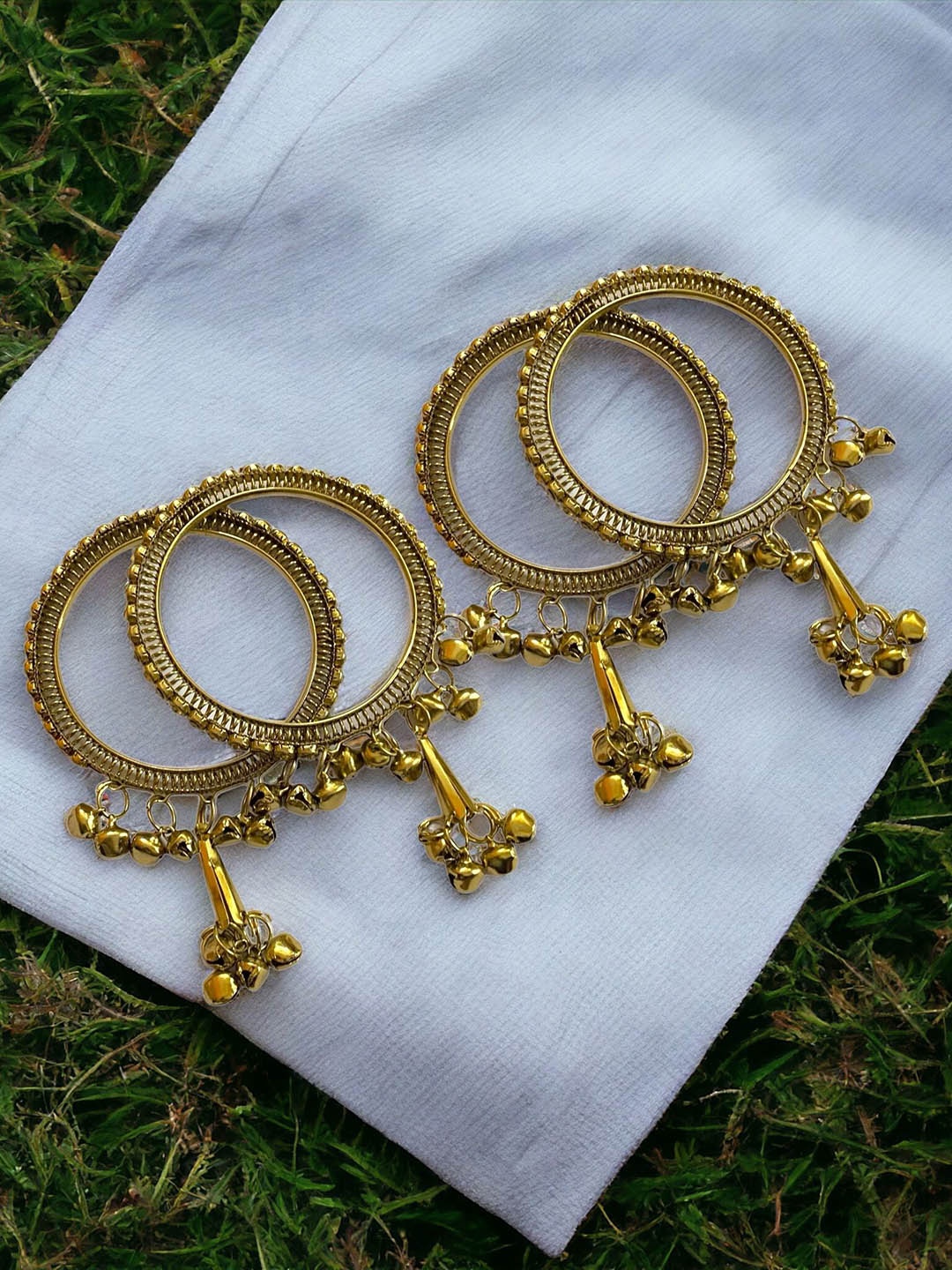 

AARTISAI Set Of 4 Gold-Plated Stone Studded & Beaded Traditional Bangles