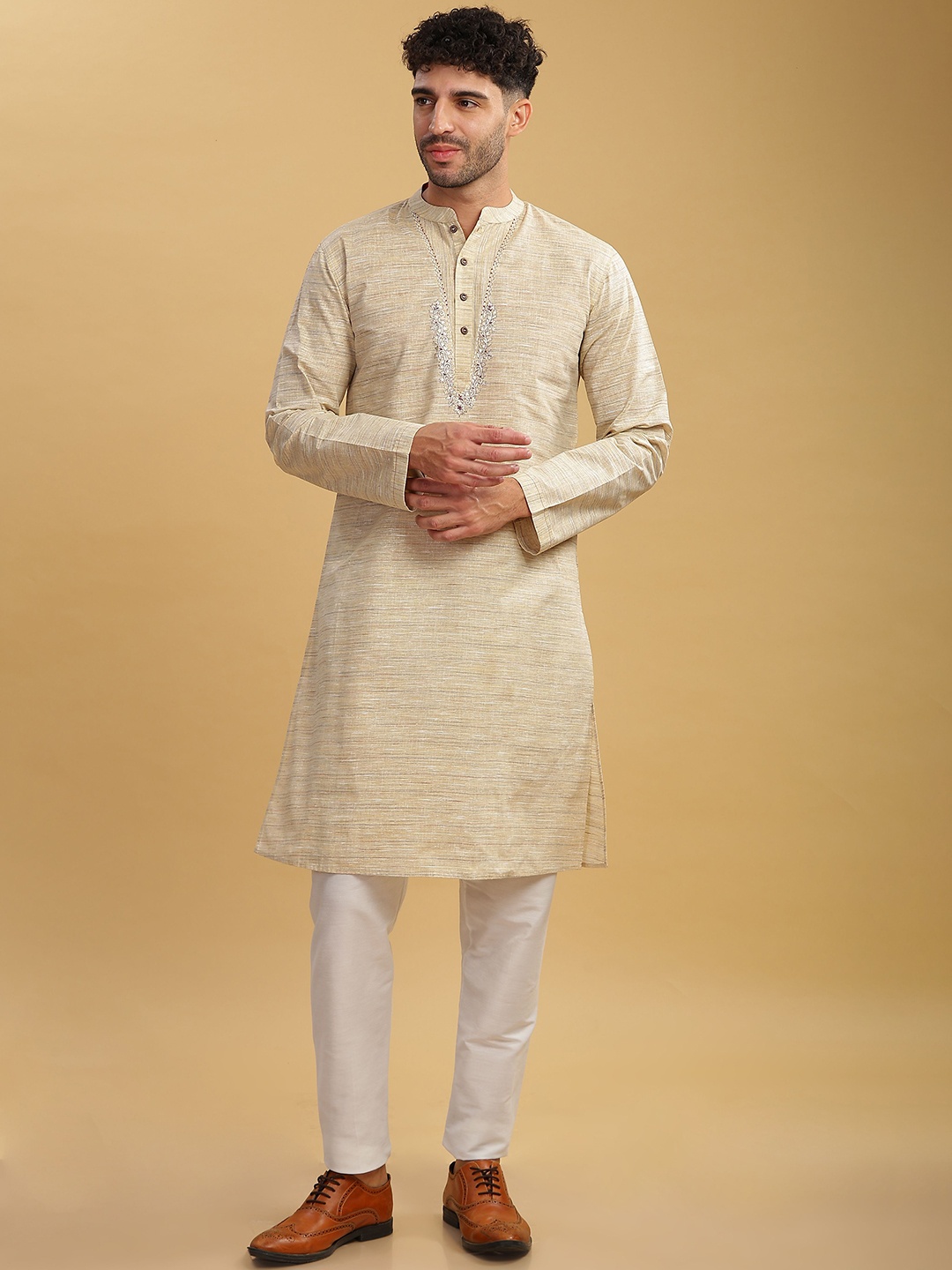 

Arch element Men Thread Work Kurta, Beige