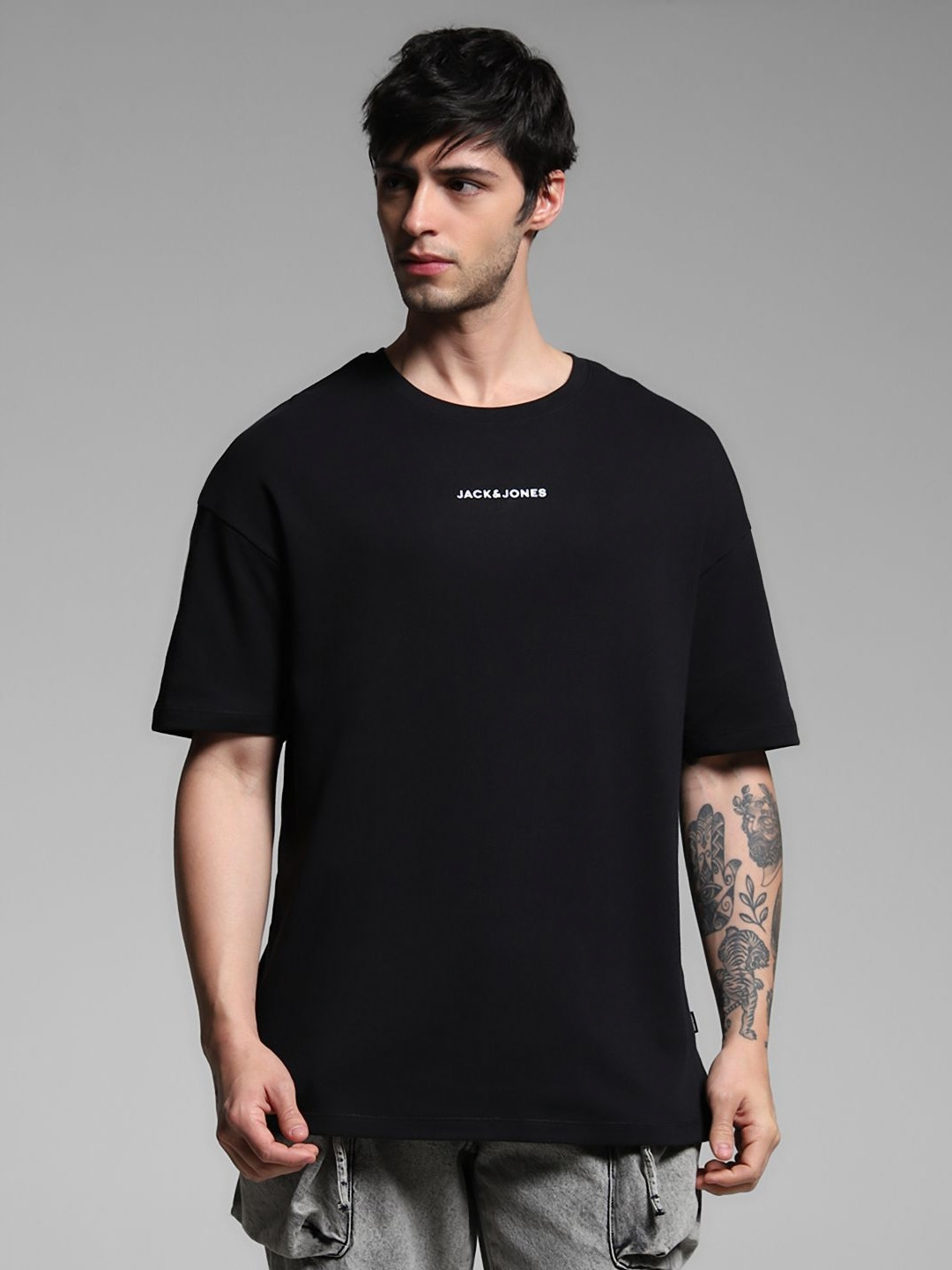 

Jack & Jones Men Typography Printed Pockets T-shirt, Black