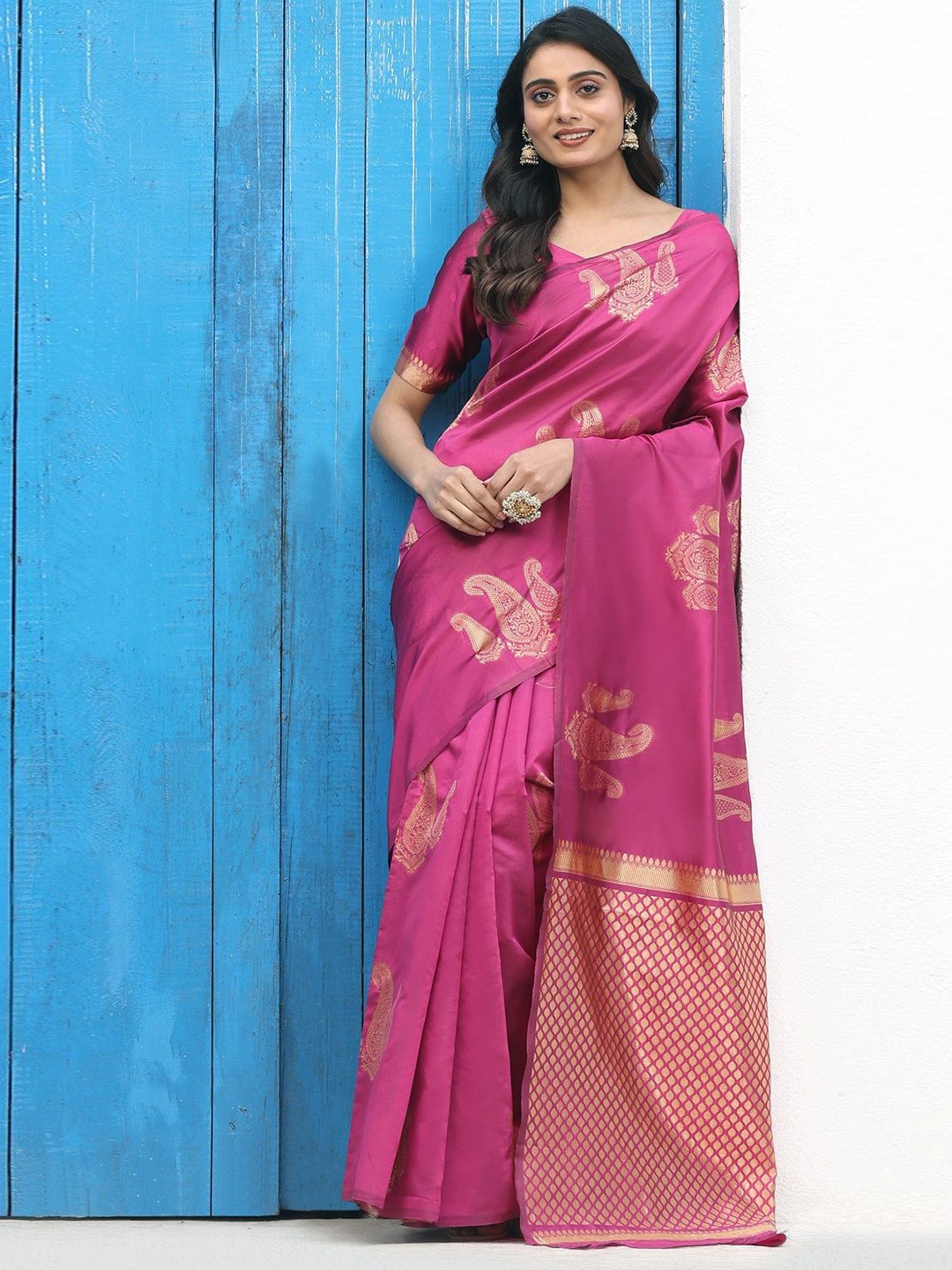 

Nimidiya Woven Design Zari Silk Blend Kanjeevaram Saree, Pink