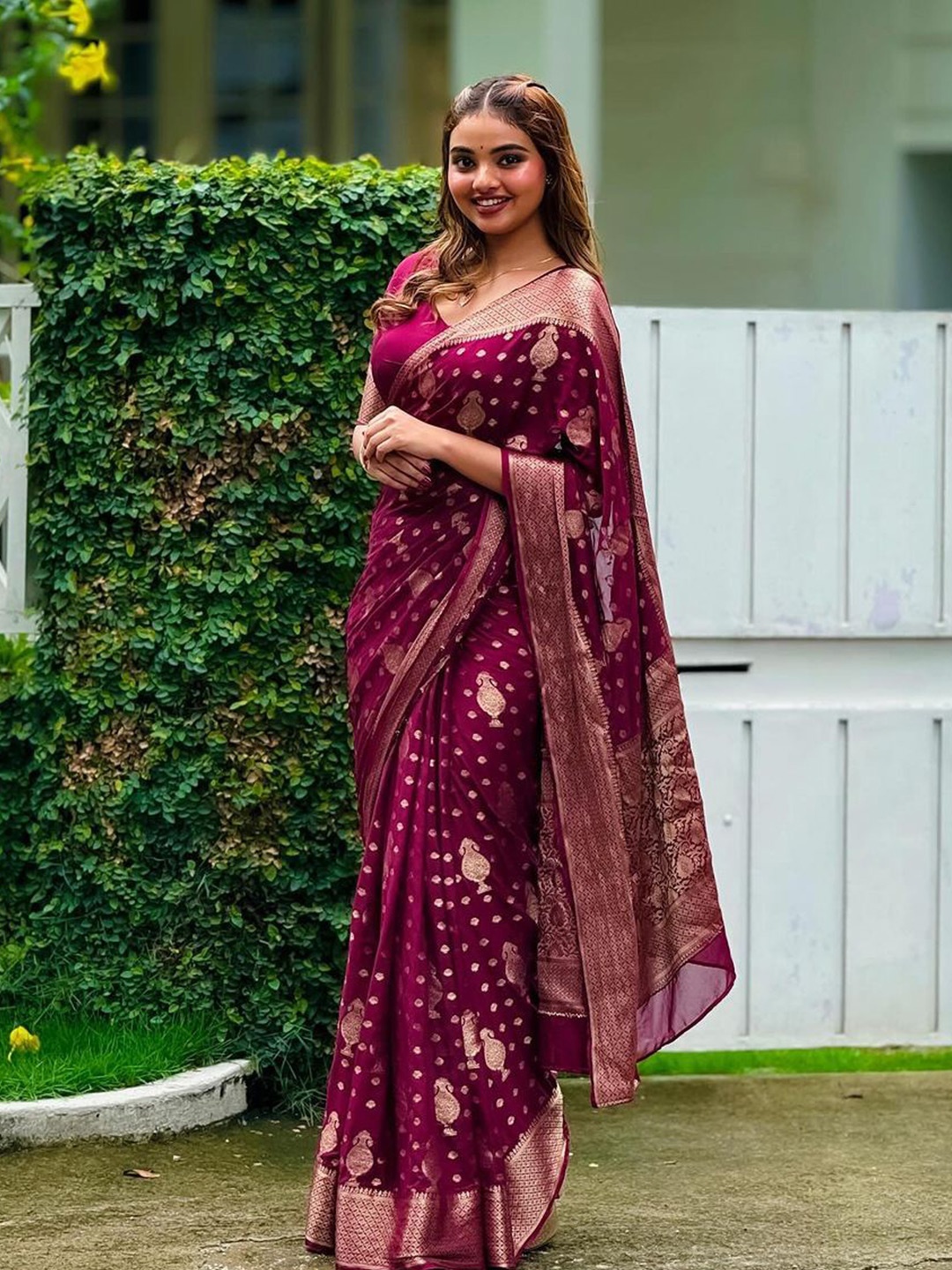 

VISVASTA Woven Design Zari Art Silk Kanjeevaram Saree, Pink