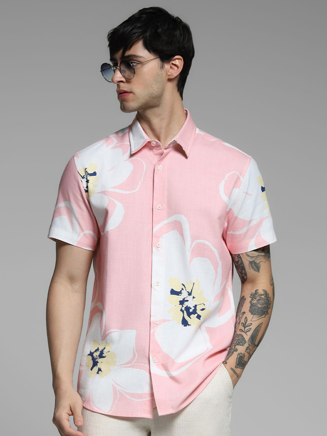 

Jack & Jones Men Floral Opaque Printed Casual Shirt, Pink