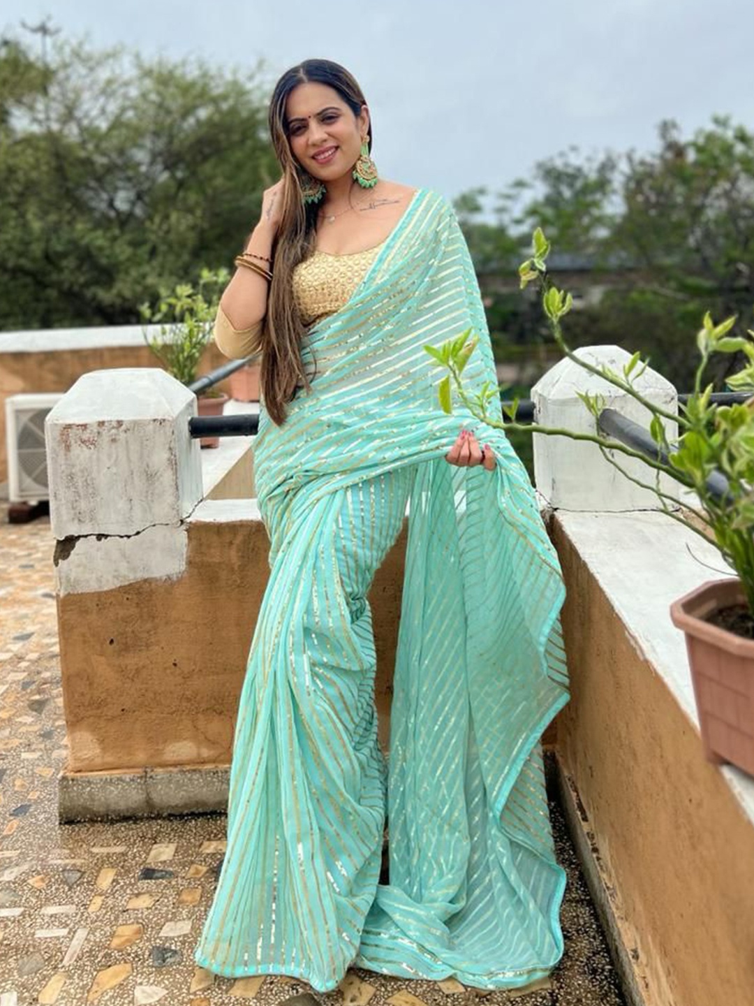 

PAYAL CREATION Striped Pure Georgette Saree, Green