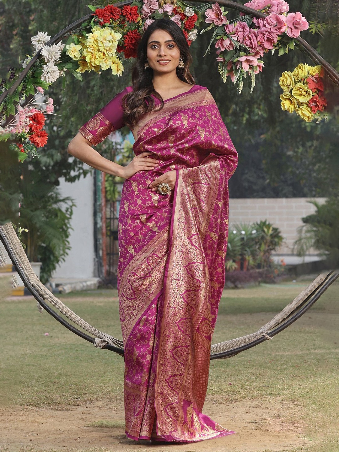 

Sarvada Embellished Zari Silk Blend Kanjeevaram Saree, Pink