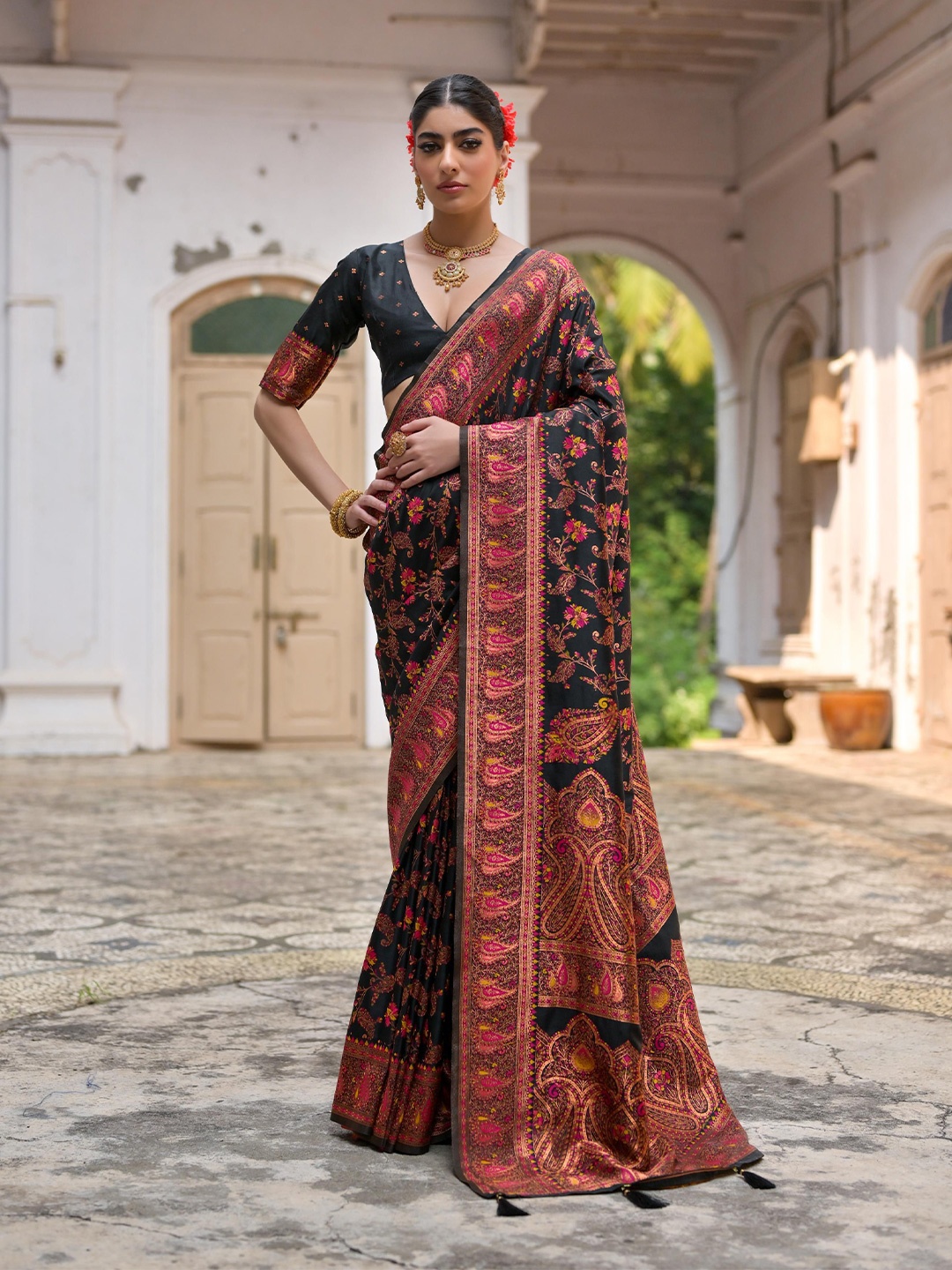 

Ekta Textiles Woven Design Zari Pure Silk Banarasi Saree, Black