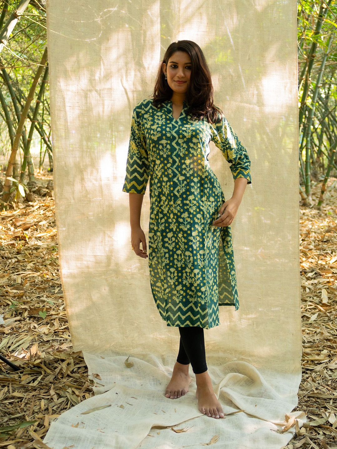 

Uttariya Floral Printed Floral Kurta, Green