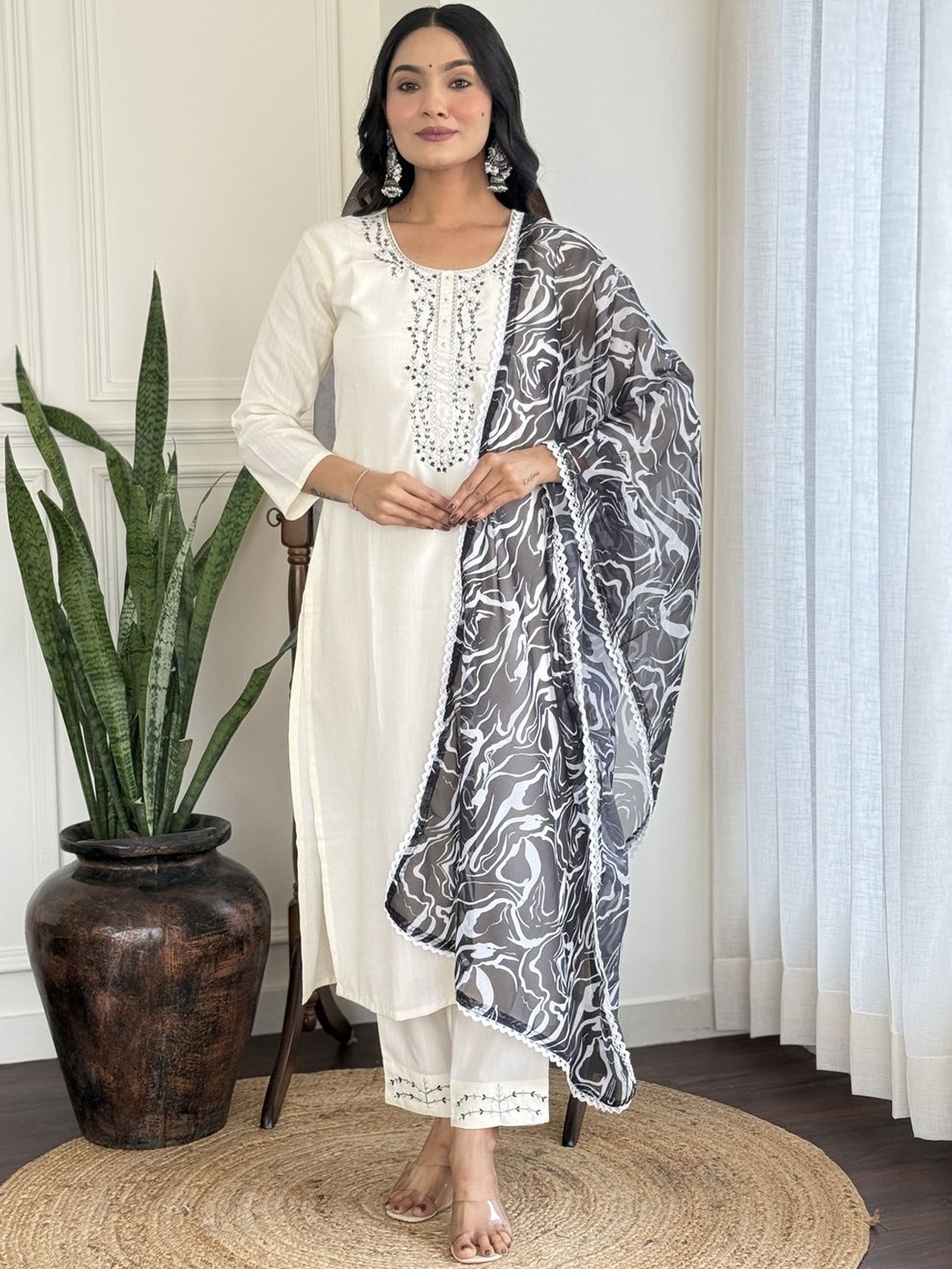 

DIVASTRI Women Ethnic Motifs Embroidered Regular Sequinned Kurta with Trousers & With Dupatta, Cream