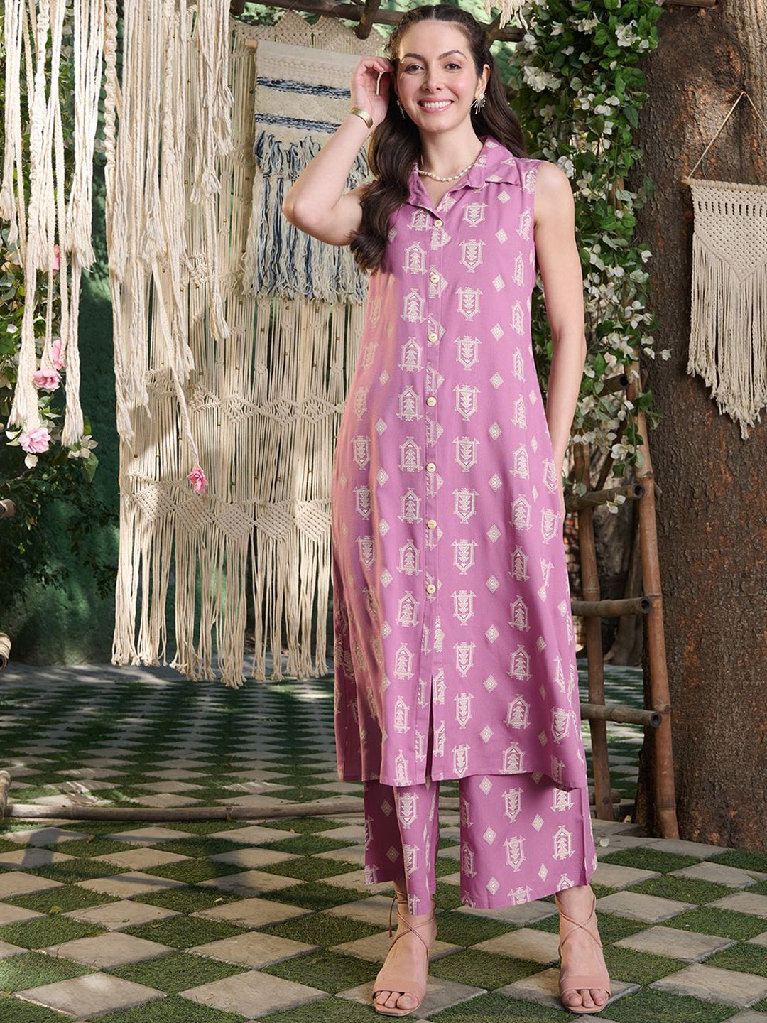 

Stylum Women Ethnic Motifs Printed Empire Kurta with Trousers, Mauve