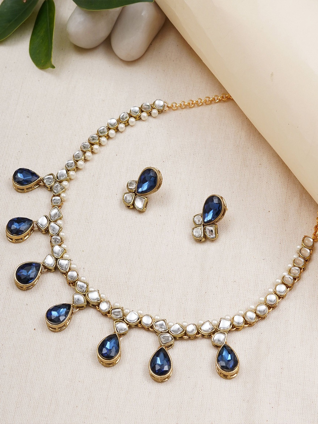 

BeAbhika Gold-Plated Kundan Studded Jewellery Set