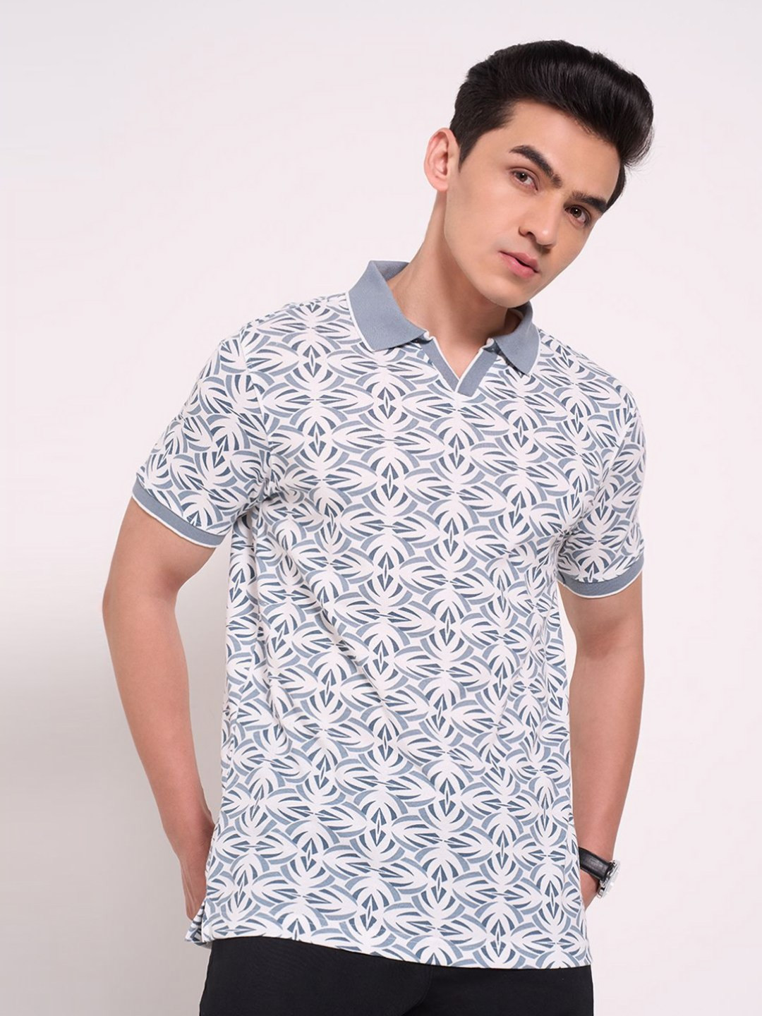 

Peregrine by Pantaloons Men Printed Polo Collar Pockets T-shirt, Blue