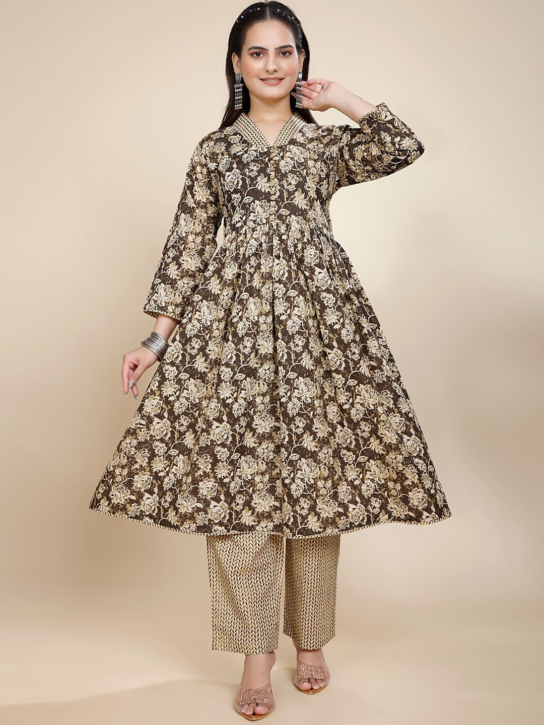 

NAY Women Floral Printed Regular Pure Cotton Kurta with Pyjamas, Brown