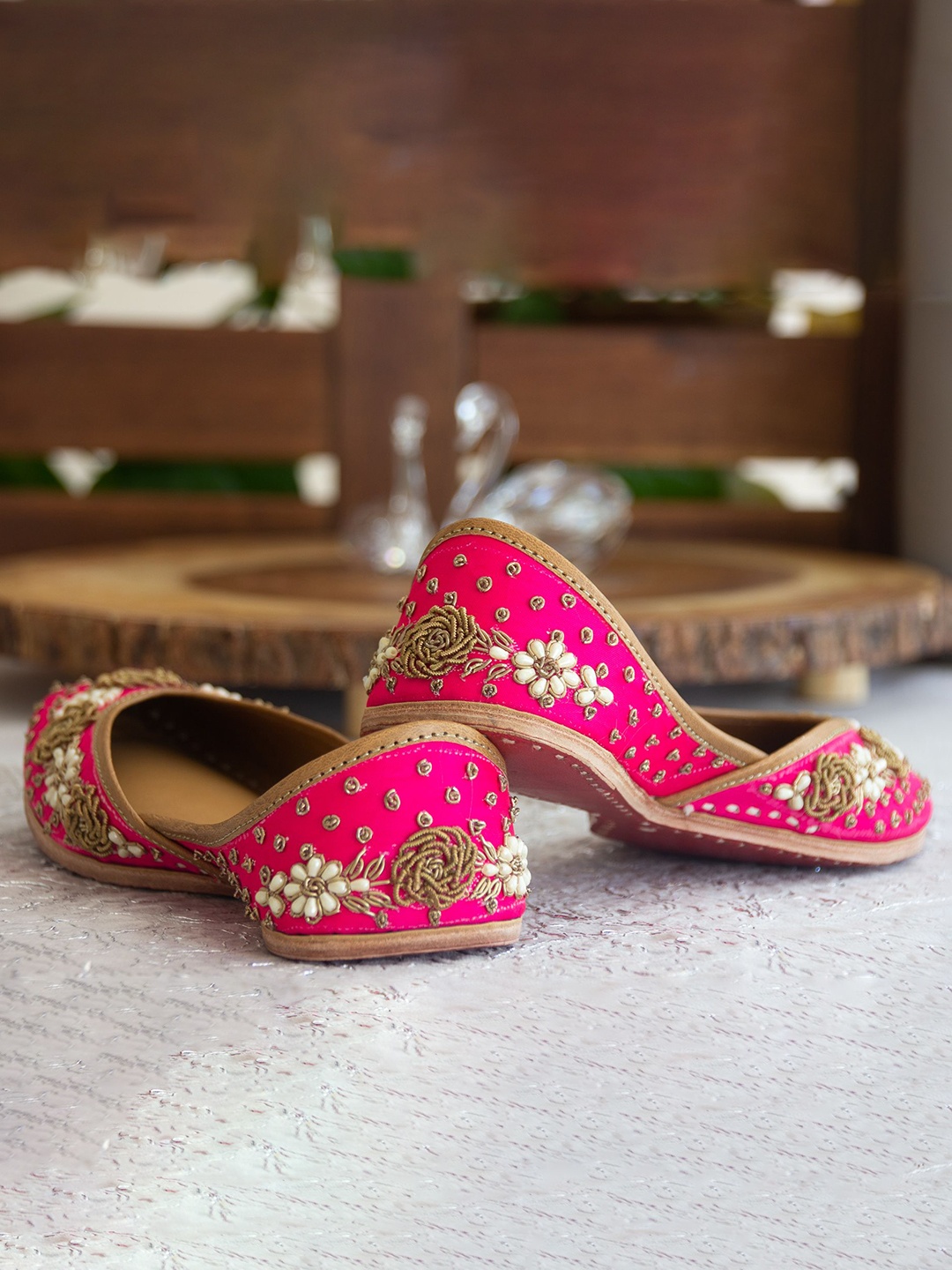 

Amaryllis for her Women Embellished Mojaris with Bows Flats, Magenta