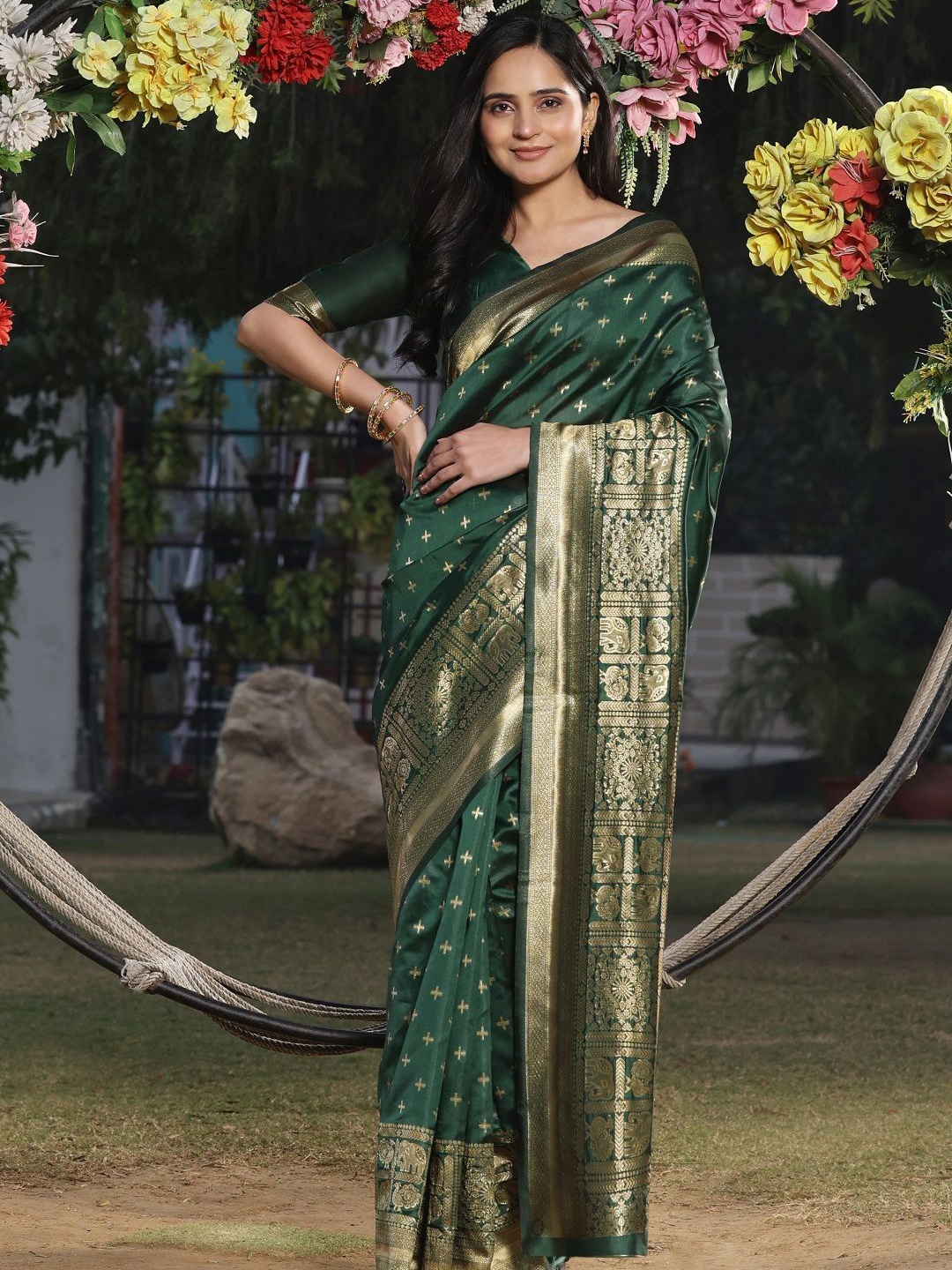 

Mitera Woven Design Zari Silk Blend Banarasi Saree, Green