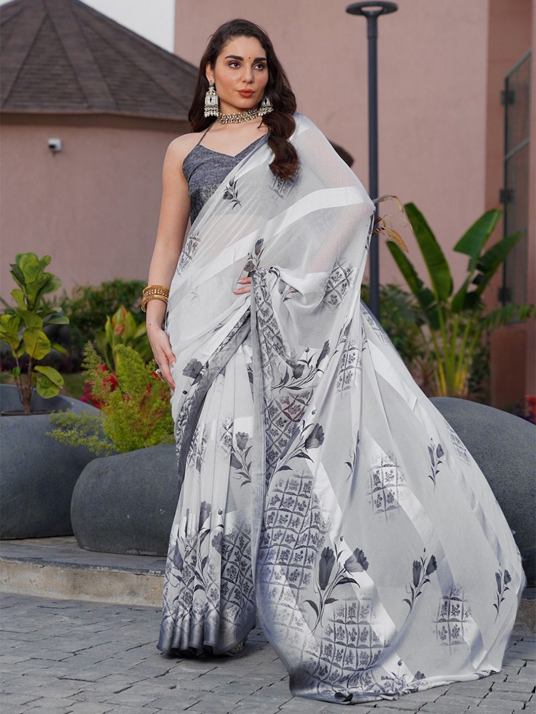 

Sanwariya Silk Floral Pure Georgette Bagh Saree, Grey