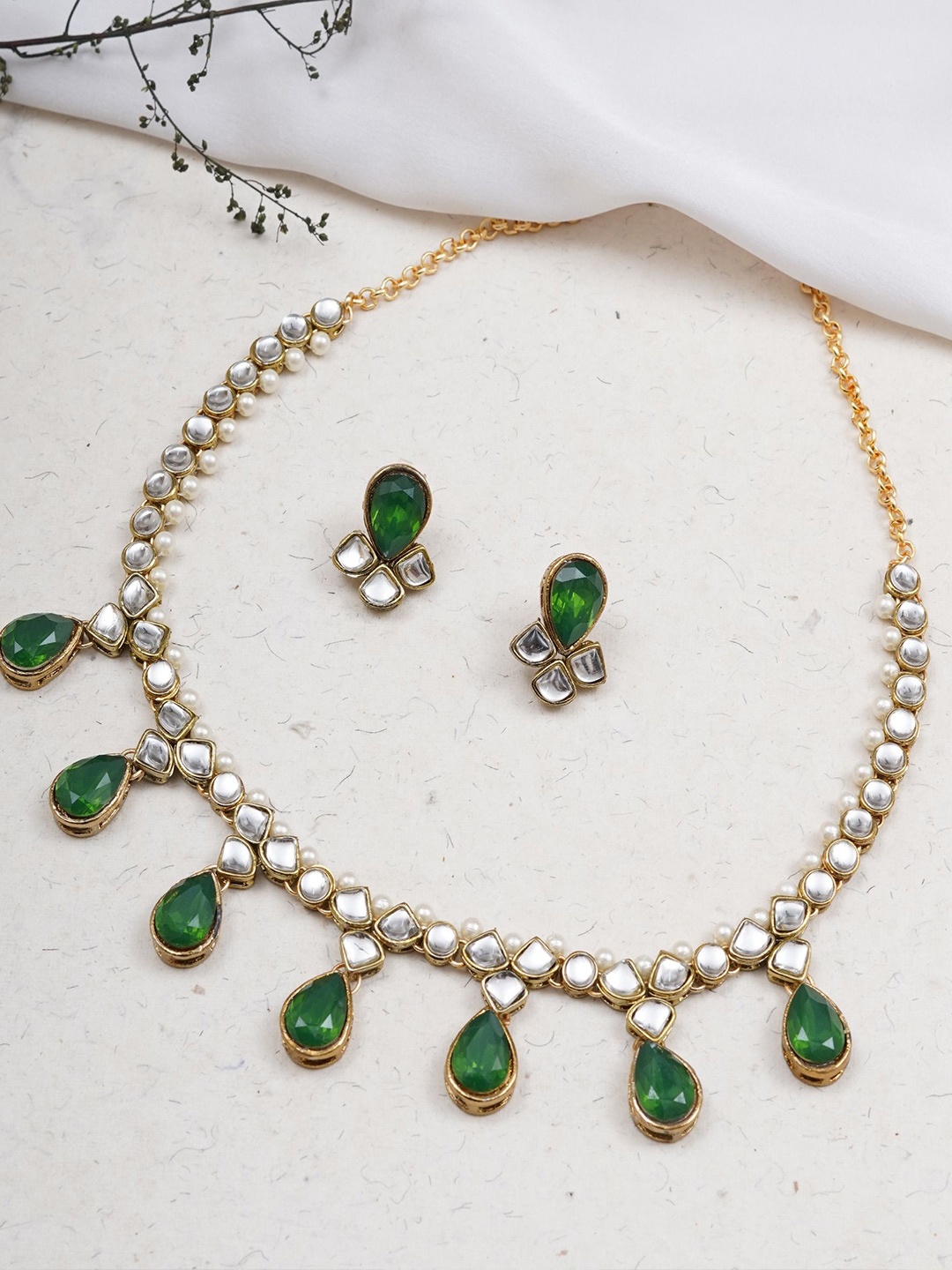 

BeAbhika Gold-Plated Kundan Studded Jewellery Set