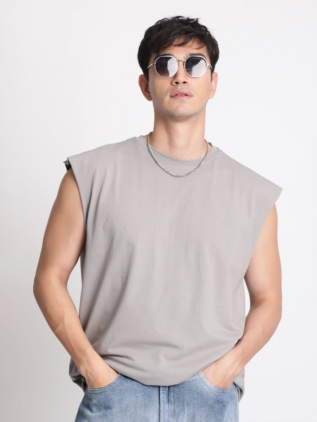 

Bene Kleed Men Extended Sleeves Raw Edge T-shirt, Grey