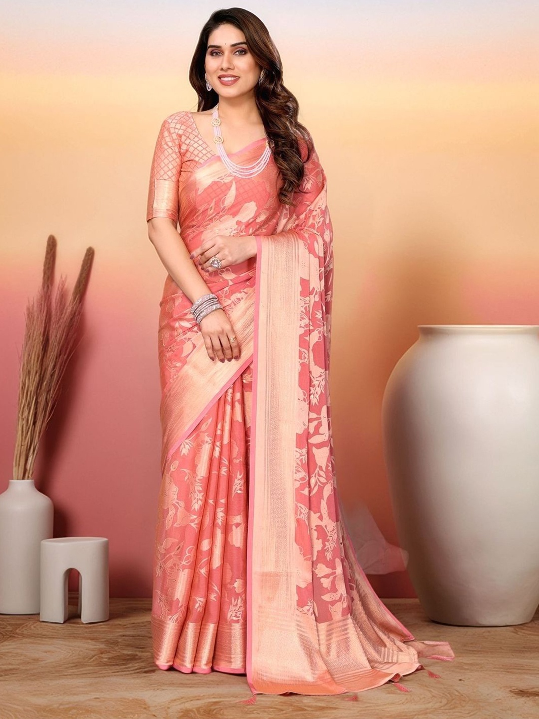 

Sangria Floral Printed Saree With Blouse, Pink