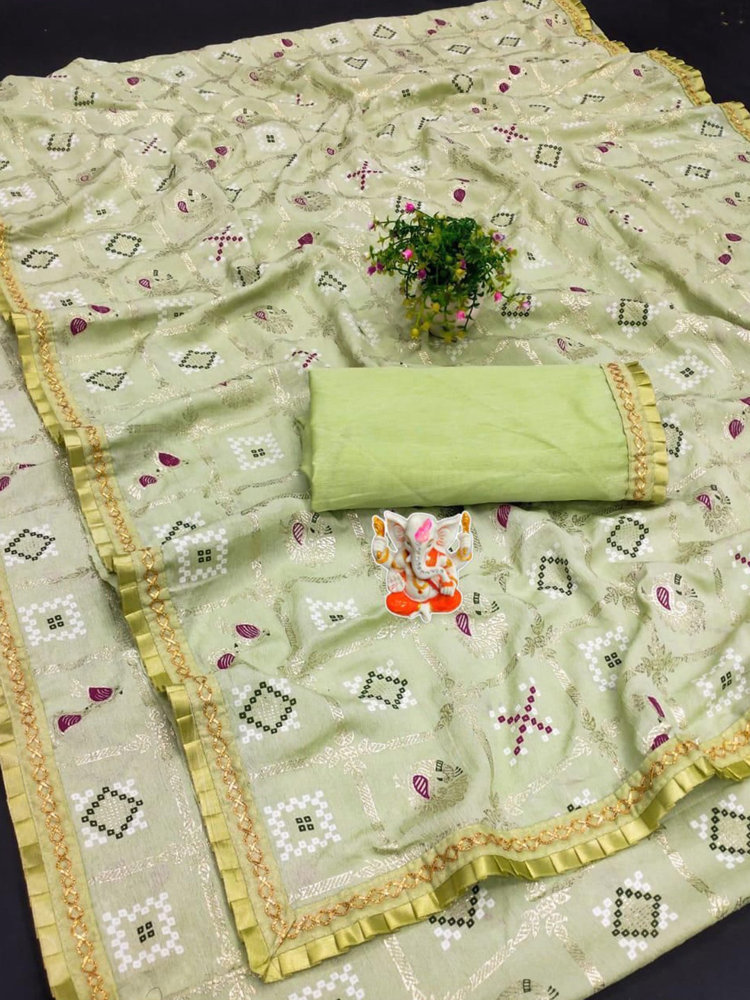 

PAYAL CREATION Embroidered Pure Georgette Saree, Green