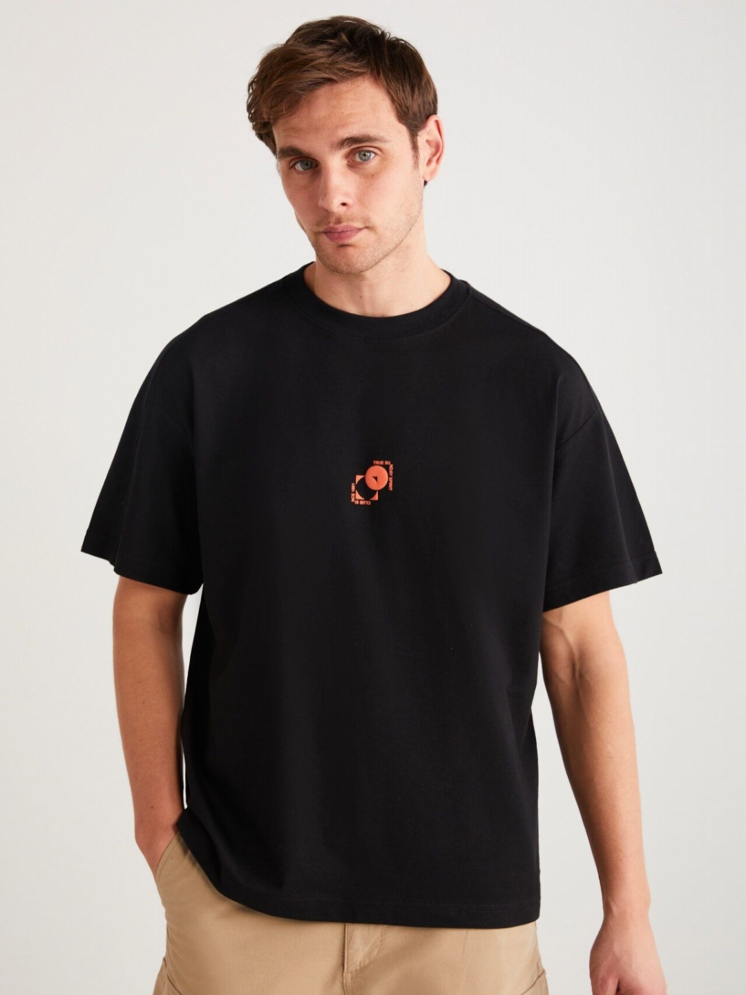 

GRIMELANGE Men Drop-Shoulder Sleeves Applique T-shirt, Na