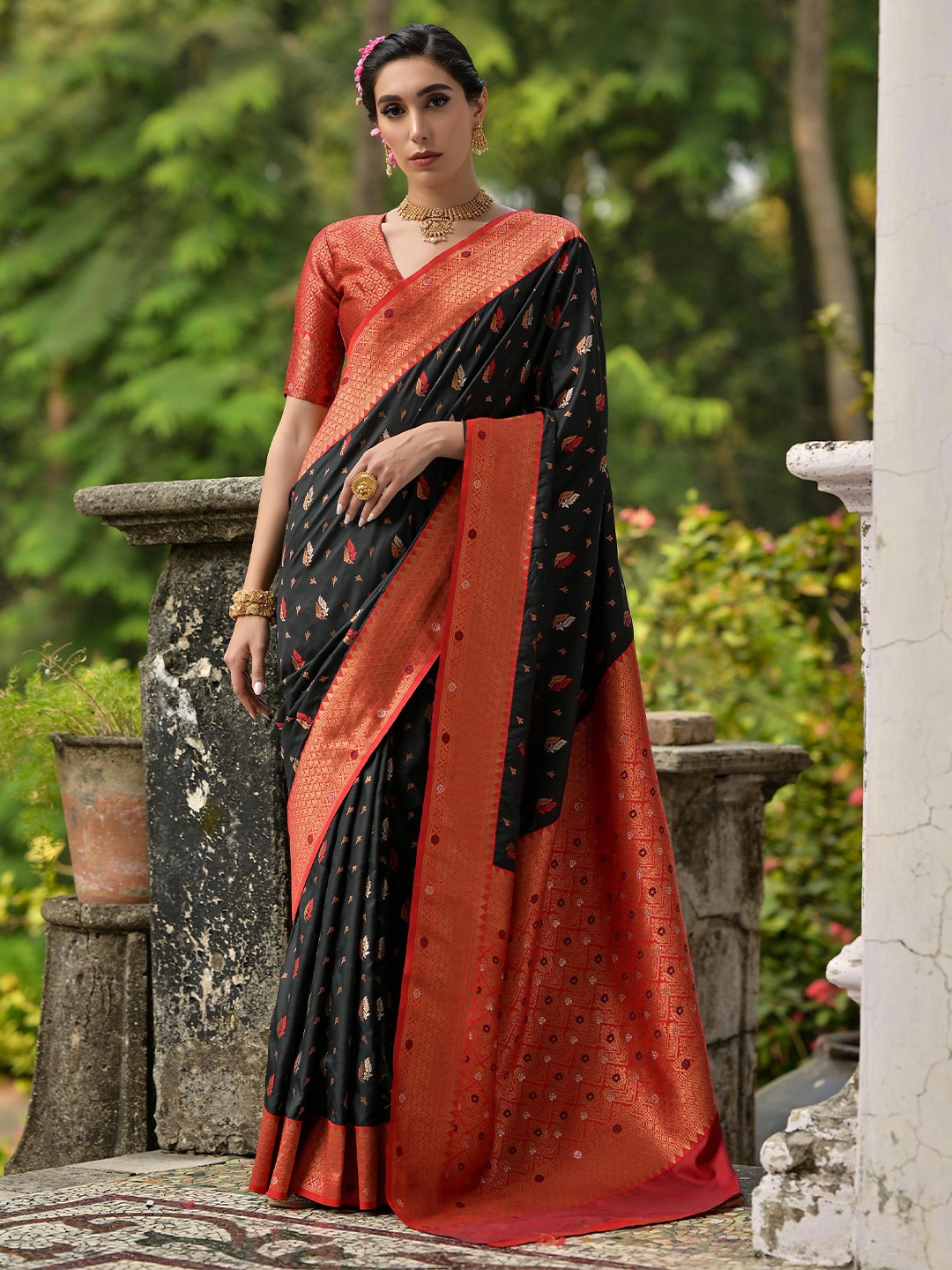 

Ekta Textiles Woven Design Zari Pure Silk Banarasi Saree, Black