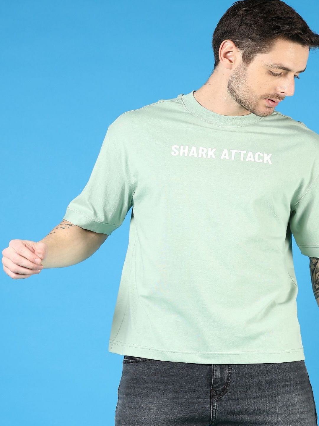 

V-Mart Men Printed Raw Edge T-shirt, Green