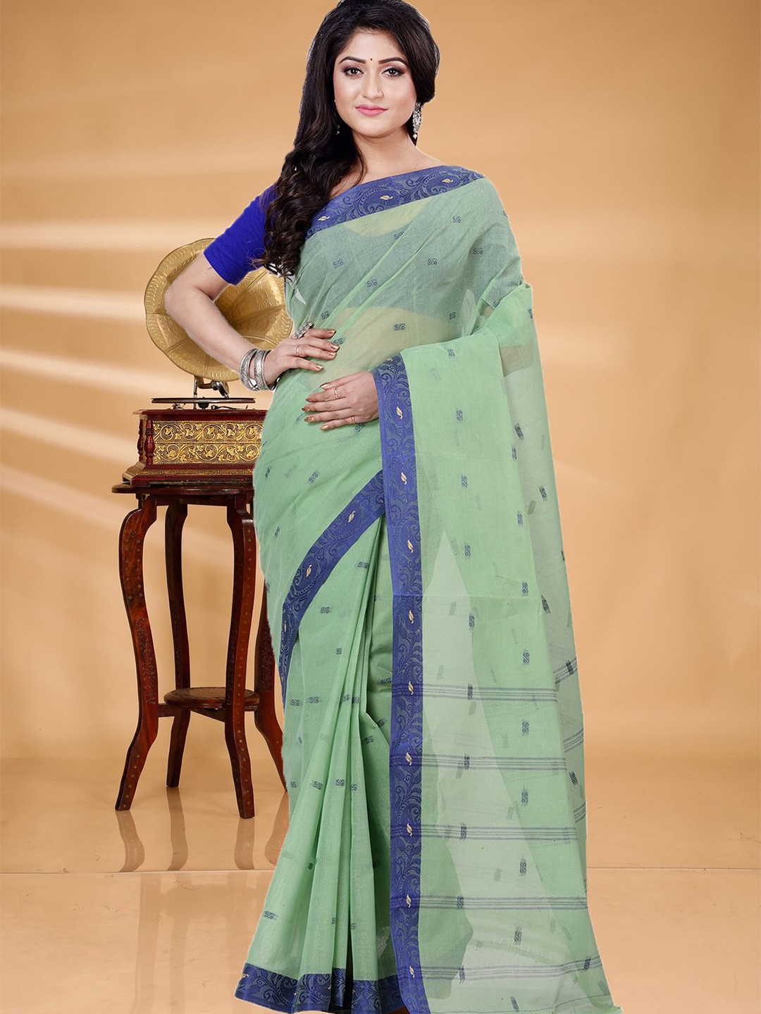 

SRILOK Woven Design Zari Pure Cotton Taant Saree, Green