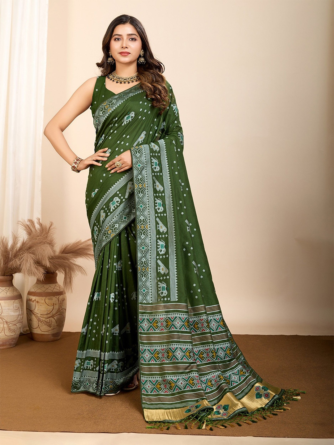 

Rangtulika Ethnics Woven Design Zari Pure Silk Saree, Green