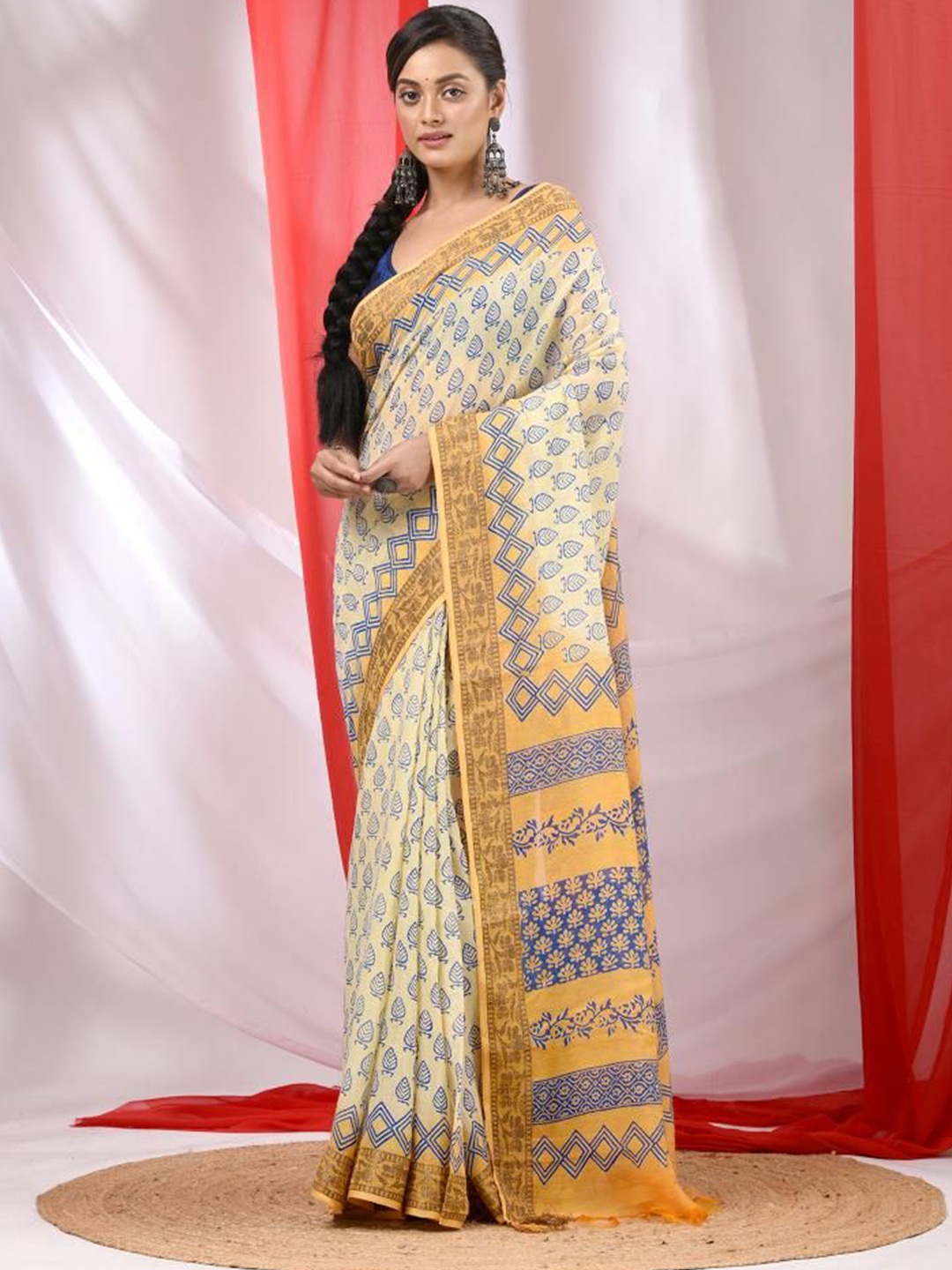 

VIBHAVARI Ethnic Motifs Silk Blend Saree, Beige