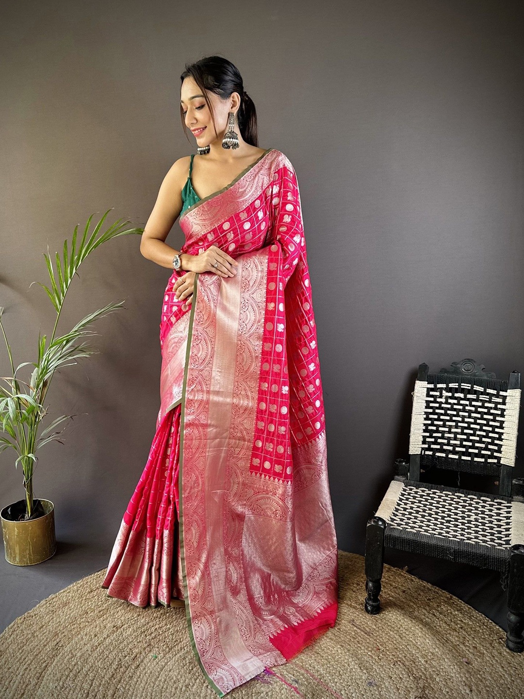 

Panzora Woven Design Zari Silk Blend Saree, Pink